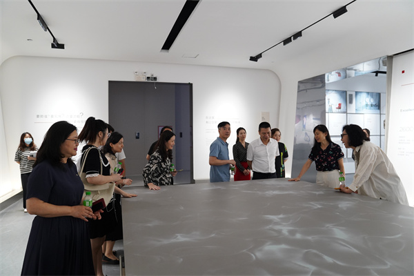參觀冠珠展廳 (2).JPG